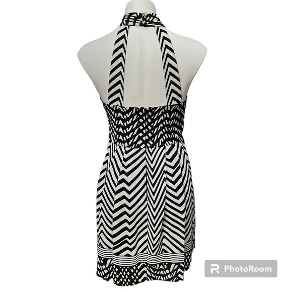 Bisou Bisou Black & White Chevron Print Sleeveless Halter Dress - Size 6 - Picture 5 of 11